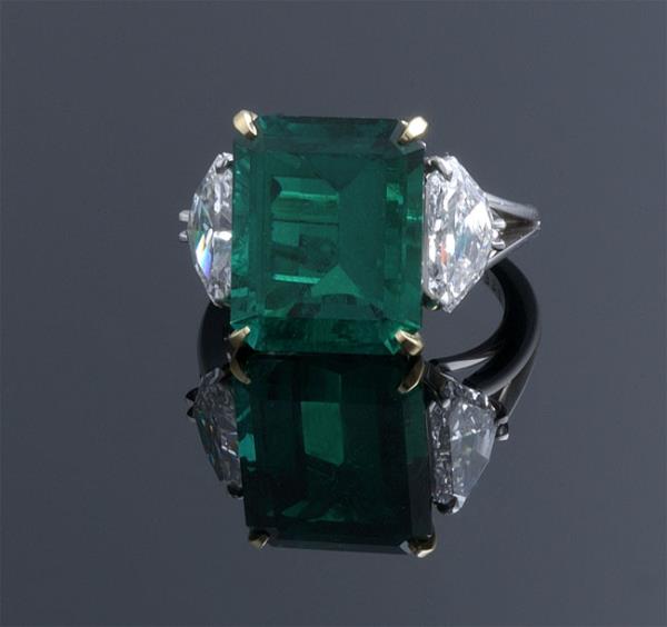Ring Platinum ||| 1 “Gem” Colombian Muzo emerald = 8.34 ||| 2 trap diam = 1.86 ||| ||| ||| |||
