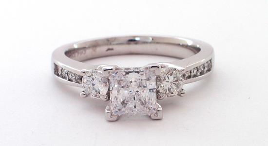 Engagement ring with sidestones ||| .51 RD DIA Remount ||| RM576/H-E14WG