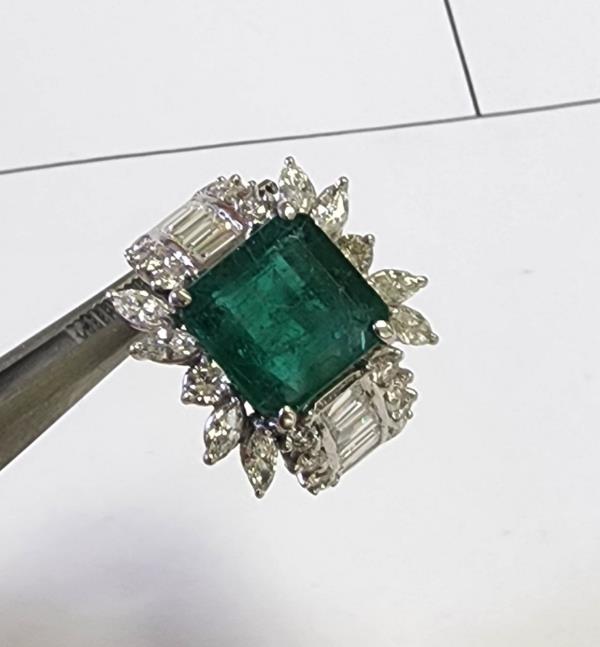 Emerald and Diamond Statement Ring in 18K White Gold with 6.92 ct Total Weight Featuring 5.06 ct Colombian Emerald