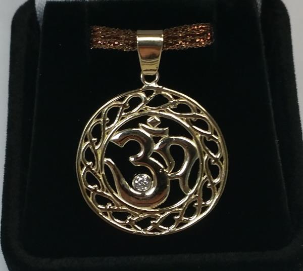 Om Pendent with diamond