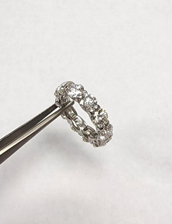 Ladies 18KW 12 Stone (0.52ct) Shared Prong Diamond, Eternity Band, Ring Size:5.5, Stone Weight:6.31CTTW, Color:G, Clarity:VS2-SI1