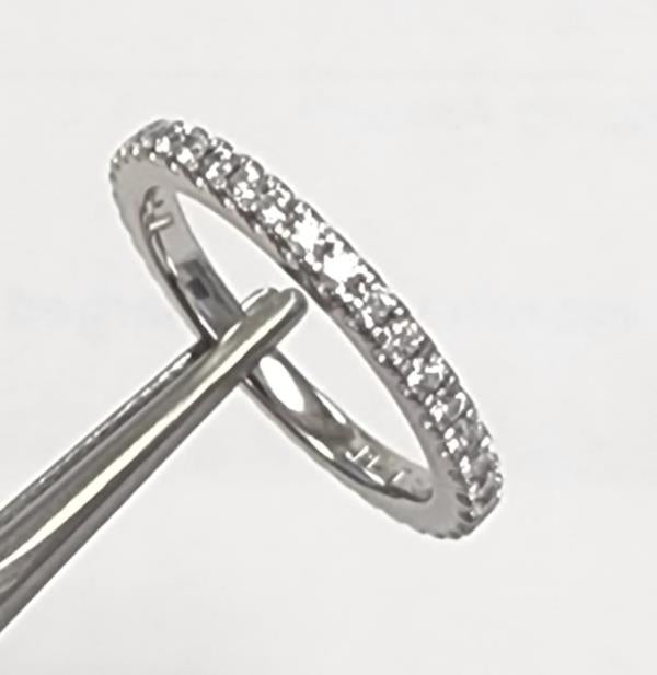 Platinum Shared-Prong Diamond Eternity Wedding Band with 0.78 cttw – 38 Round Diamonds